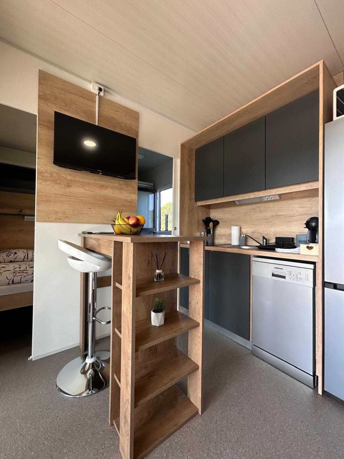Mobile Home Vilmaris Pakoštane Εξωτερικό φωτογραφία